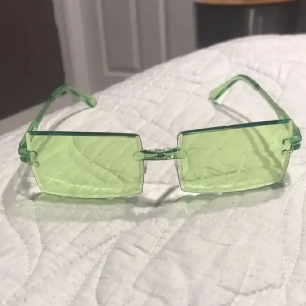 Unisex Stylish Green Rectangular Sunglasses